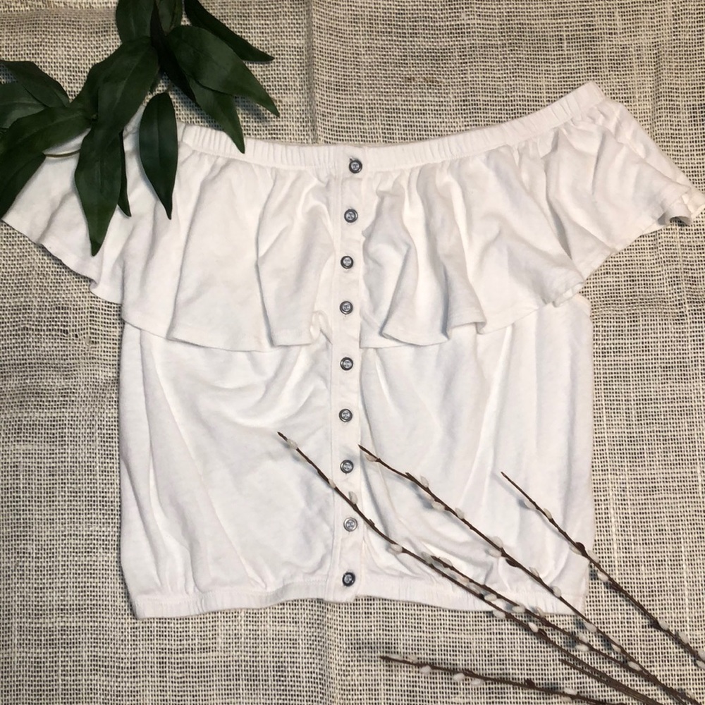 Off the shoulder crop